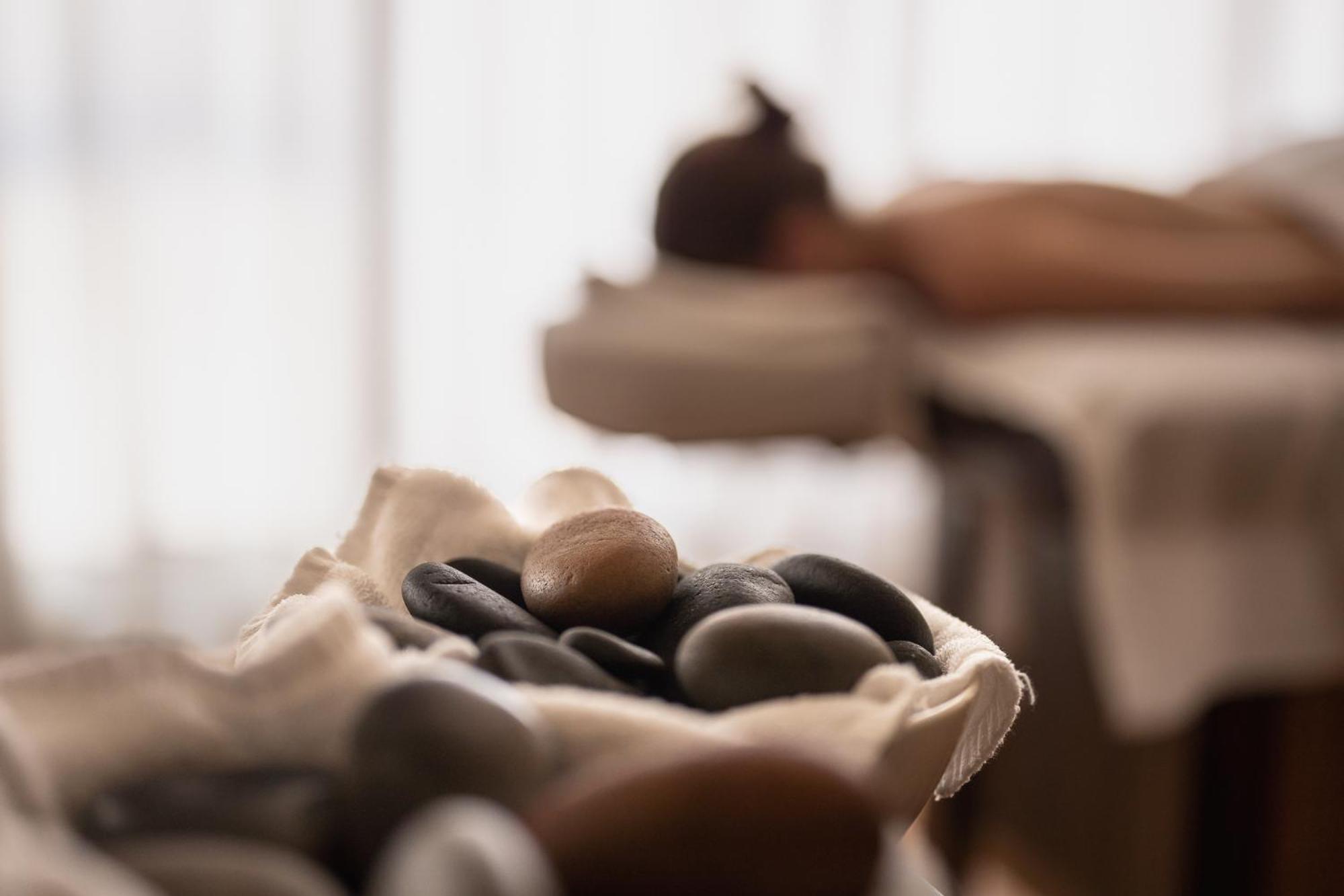 Park Hyatt Mendoza Hotel, Casino&Spa Bagian luar foto A spa treatment